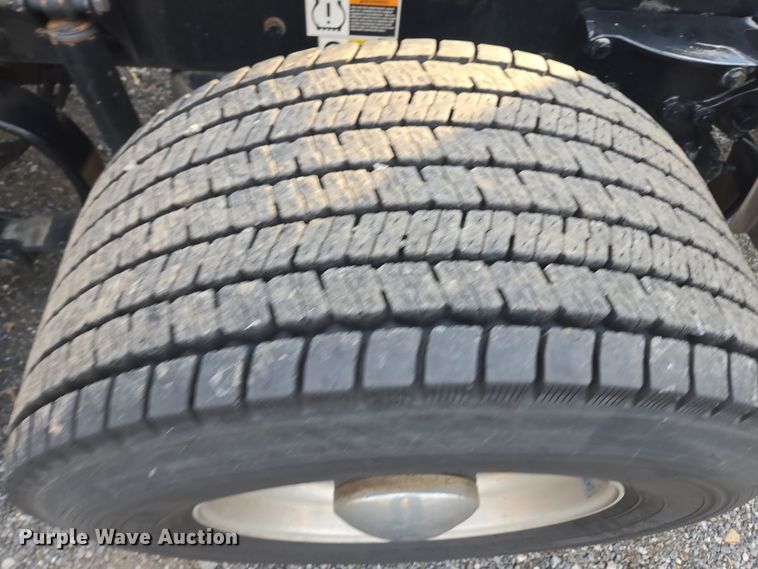 image for item EI4123 2021 Kenworth T680 semi truck