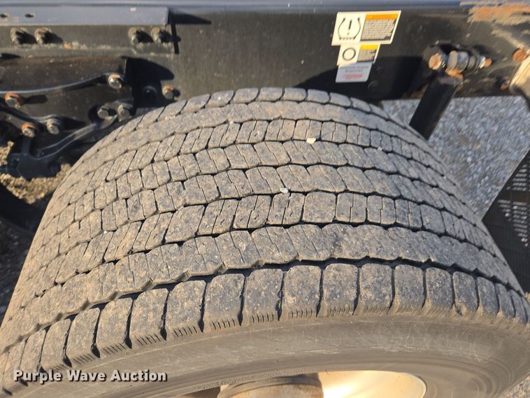 image for item EI4123 2021 Kenworth T680 semi truck