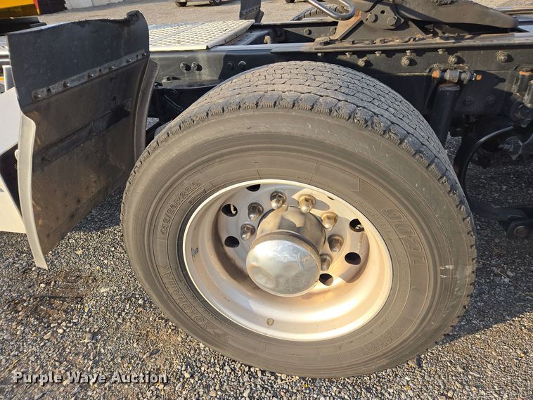 image for item EI4123 2021 Kenworth T680 semi truck