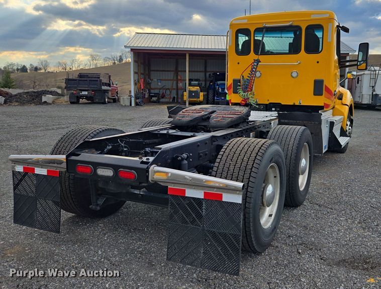 image for item EI4124 2020 Kenworth T680 semi truck