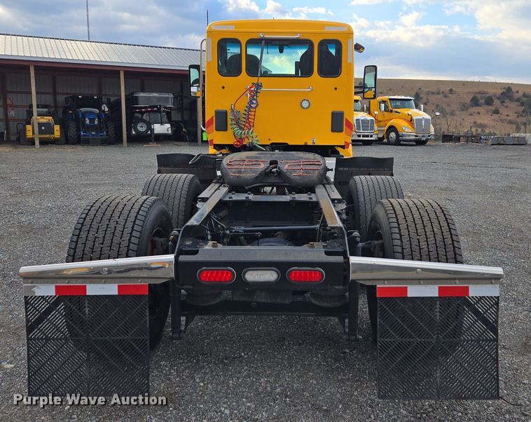 image for item EI4124 2020 Kenworth T680 semi truck