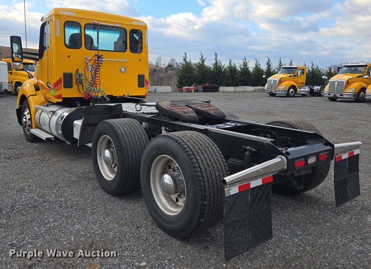 image for item EI4124 2020 Kenworth T680 semi truck