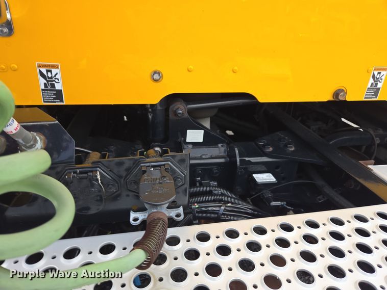 image for item EI4124 2020 Kenworth T680 semi truck