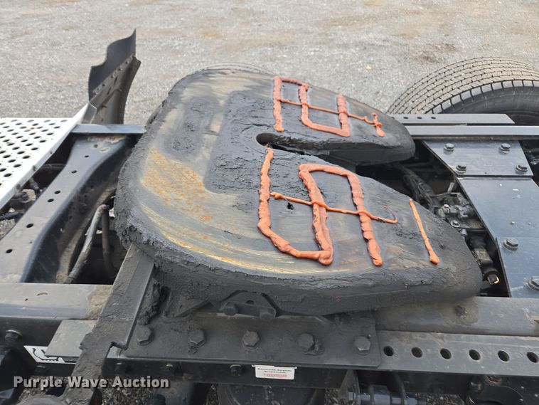 image for item EI4124 2020 Kenworth T680 semi truck