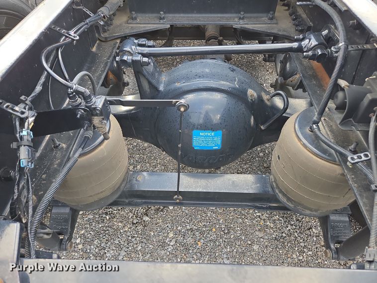 image for item EI4124 2020 Kenworth T680 semi truck