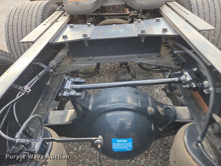 image for item EI4124 2020 Kenworth T680 semi truck