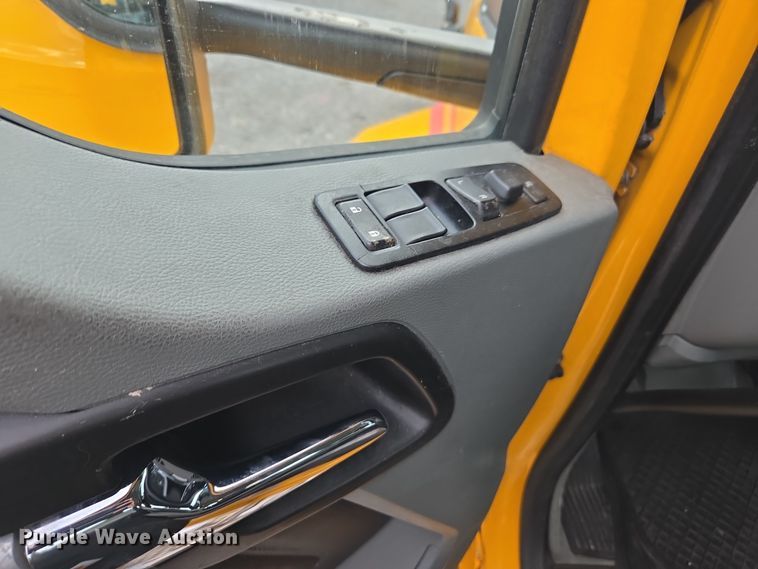 image for item EI4124 2020 Kenworth T680 semi truck