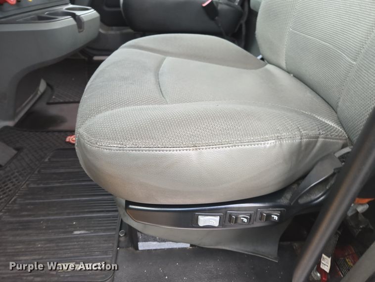 image for item EI4124 2020 Kenworth T680 semi truck