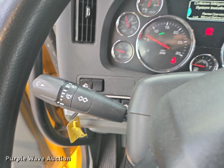 image for item EI4124 2020 Kenworth T680 semi truck