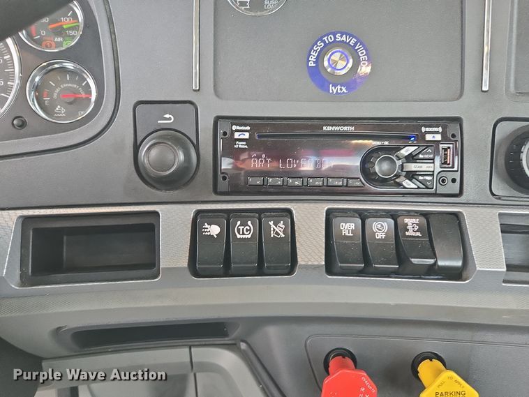 image for item EI4124 2020 Kenworth T680 semi truck