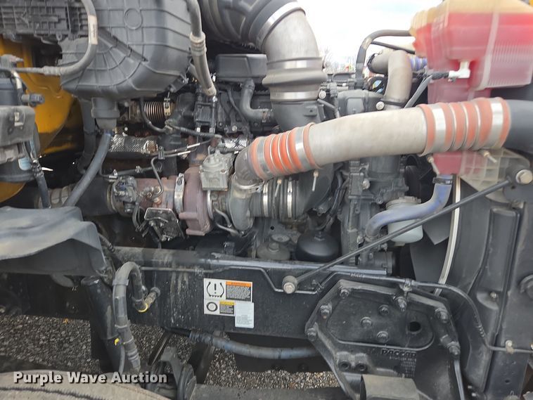 image for item EI4124 2020 Kenworth T680 semi truck