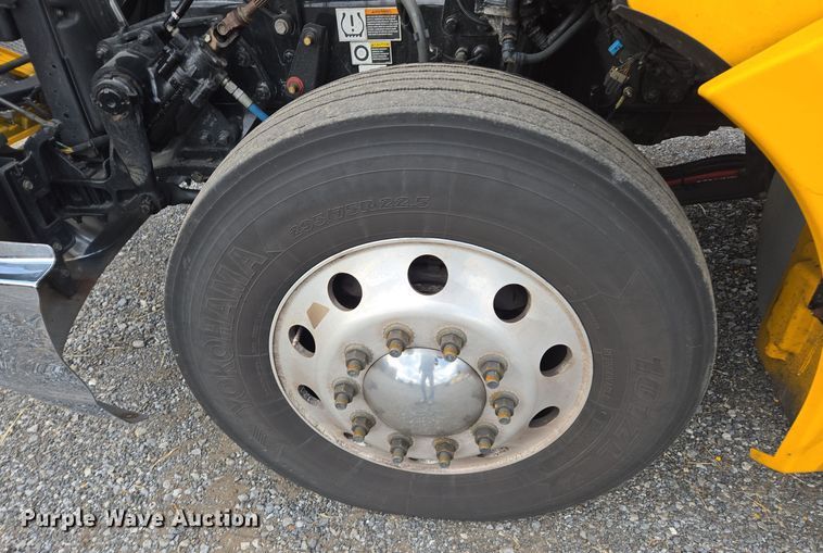 image for item EI4124 2020 Kenworth T680 semi truck