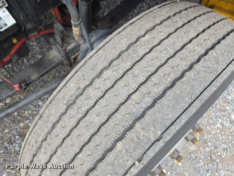 image for item EI4124 2020 Kenworth T680 semi truck