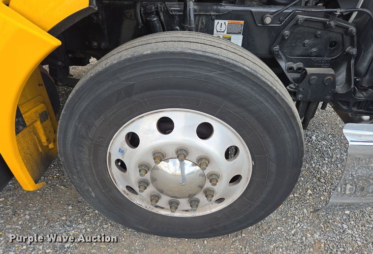 image for item EI4124 2020 Kenworth T680 semi truck