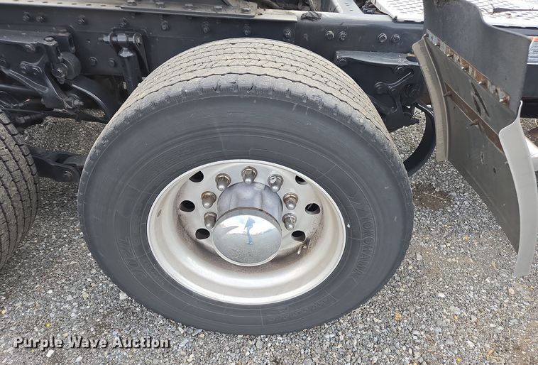 image for item EI4124 2020 Kenworth T680 semi truck