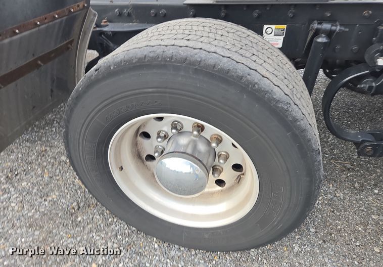 image for item EI4124 2020 Kenworth T680 semi truck