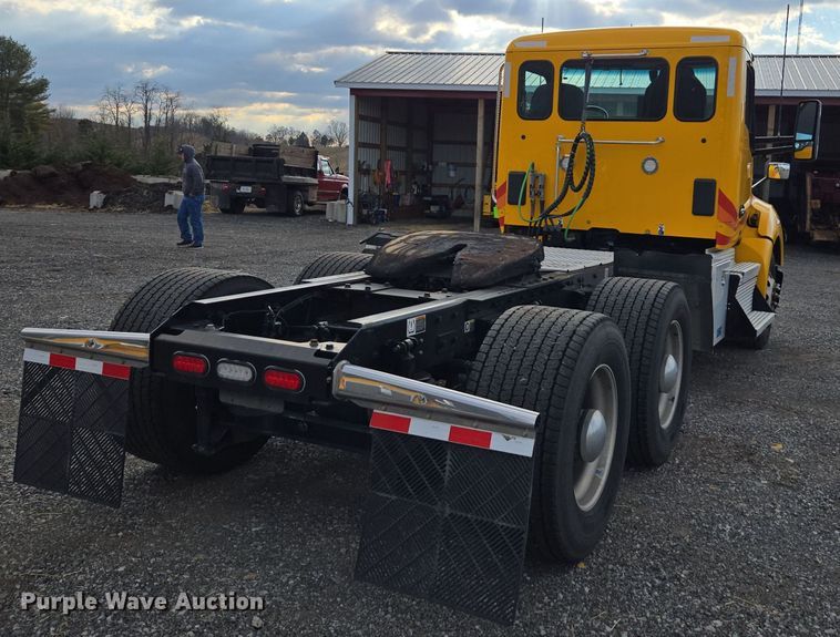 image for item EI4125 2021 Kenworth T680 semi truck