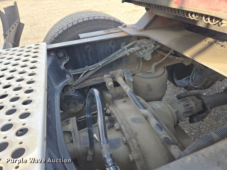 image for item EI4125 2021 Kenworth T680 semi truck