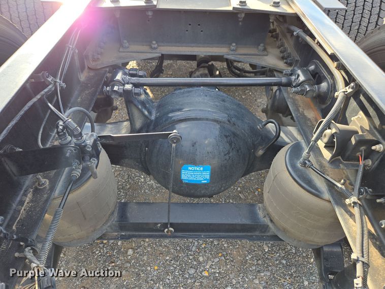 image for item EI4125 2021 Kenworth T680 semi truck