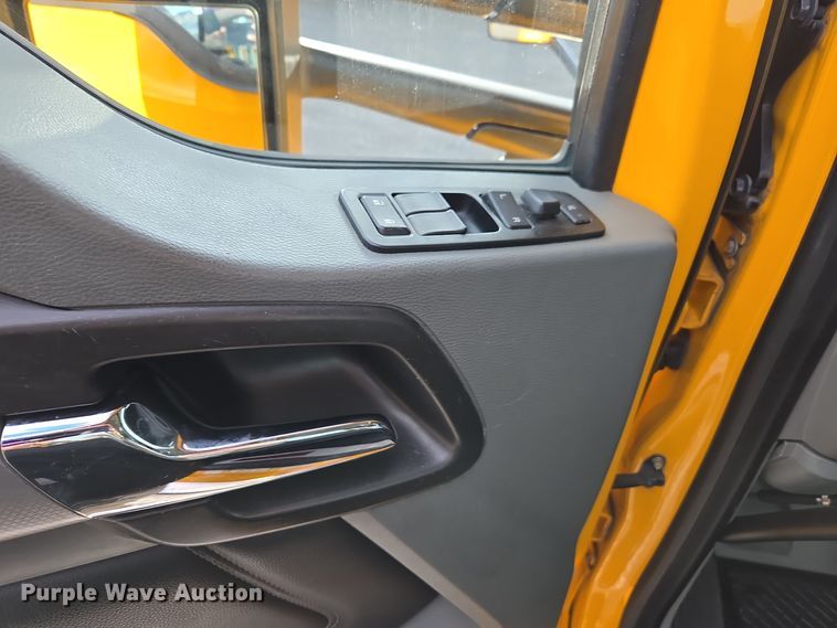 image for item EI4125 2021 Kenworth T680 semi truck