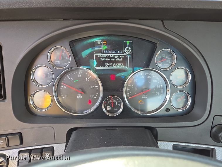 image for item EI4125 2021 Kenworth T680 semi truck