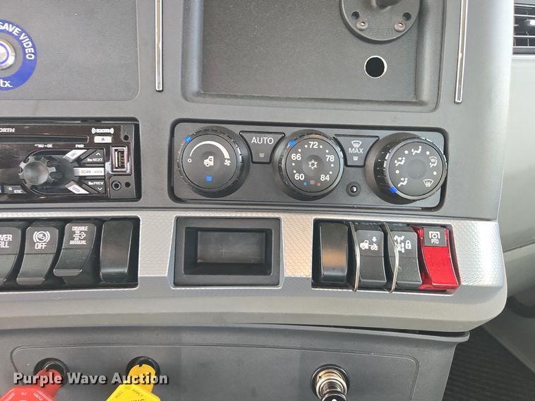 image for item EI4125 2021 Kenworth T680 semi truck