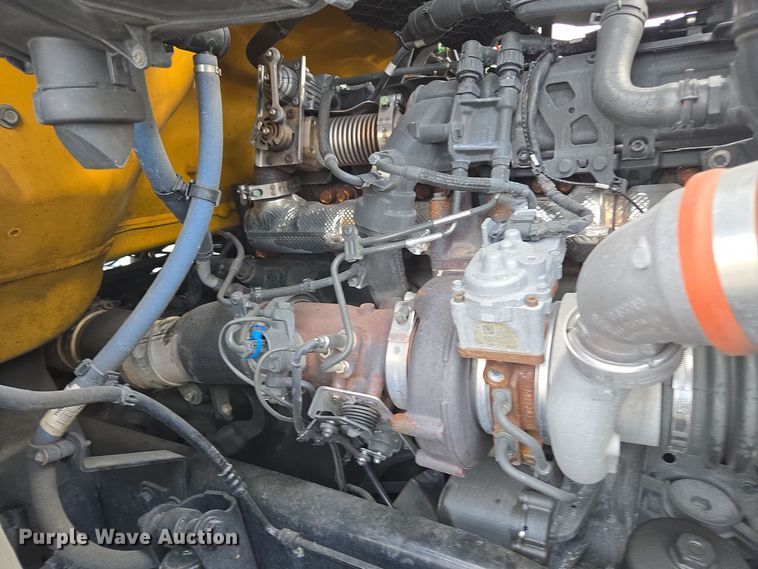 image for item EI4125 2021 Kenworth T680 semi truck