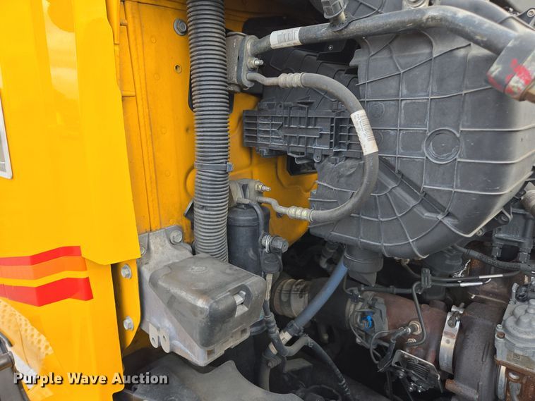 image for item EI4125 2021 Kenworth T680 semi truck