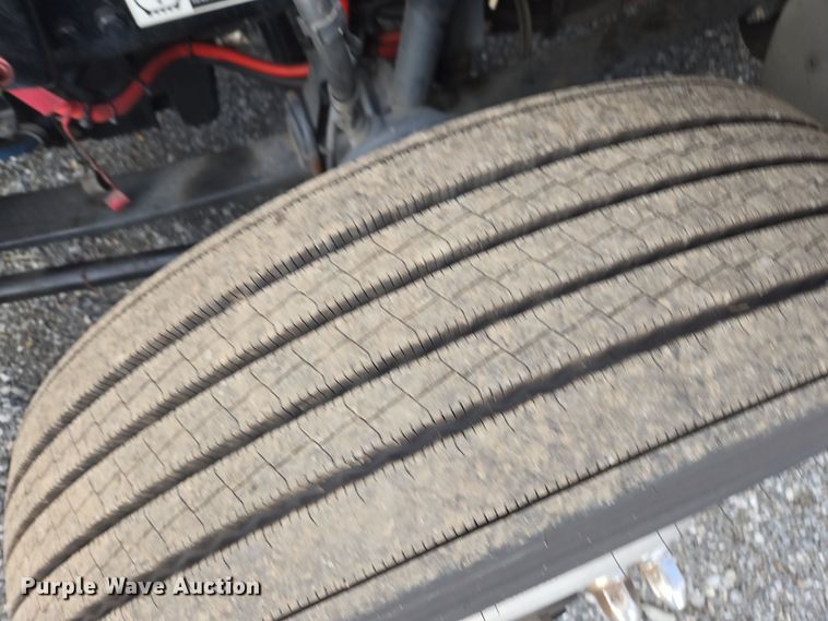 image for item EI4125 2021 Kenworth T680 semi truck