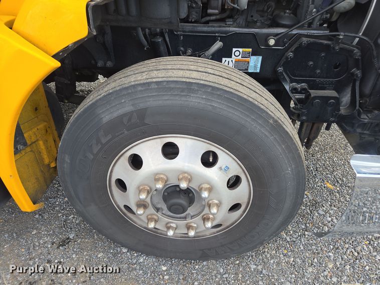 image for item EI4125 2021 Kenworth T680 semi truck