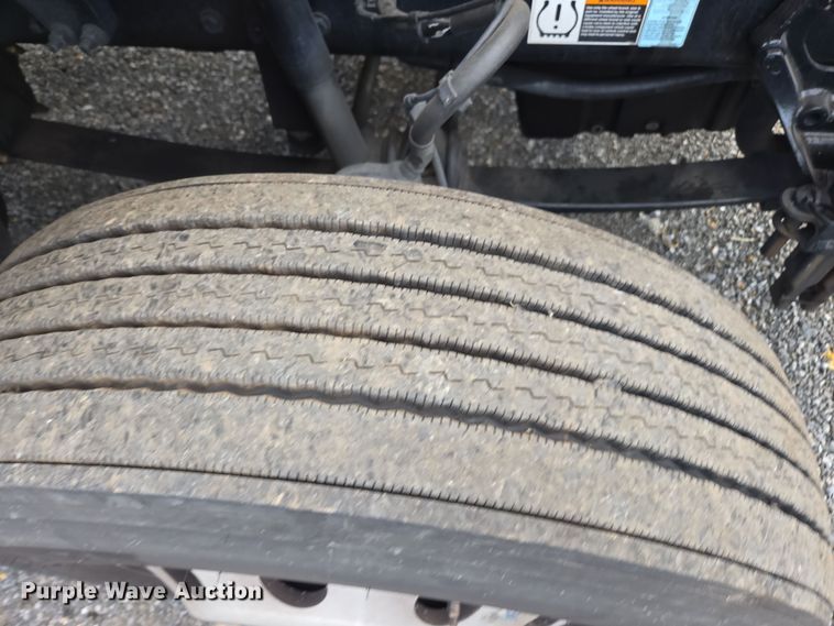 image for item EI4125 2021 Kenworth T680 semi truck