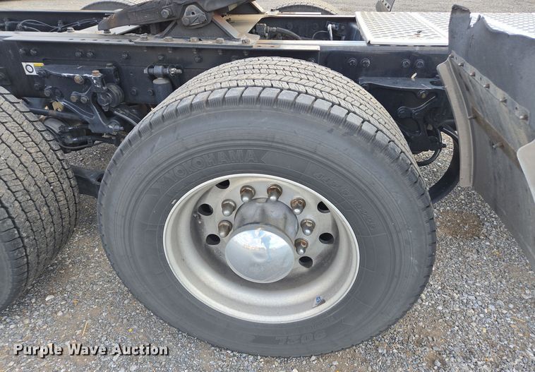 image for item EI4125 2021 Kenworth T680 semi truck