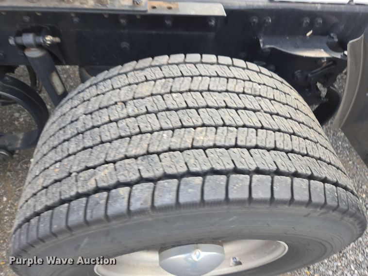 image for item EI4125 2021 Kenworth T680 semi truck