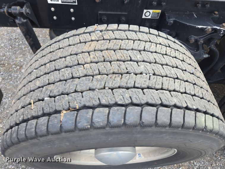 image for item EI4125 2021 Kenworth T680 semi truck