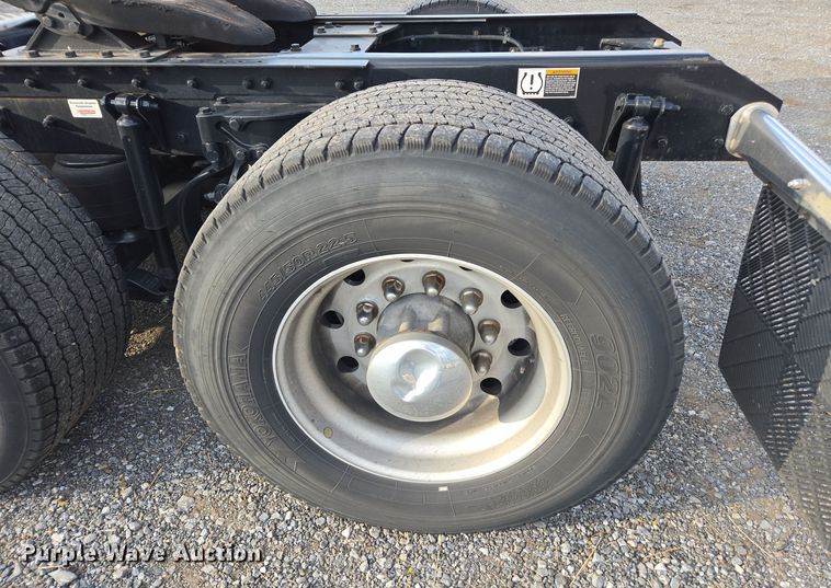 image for item EI4125 2021 Kenworth T680 semi truck