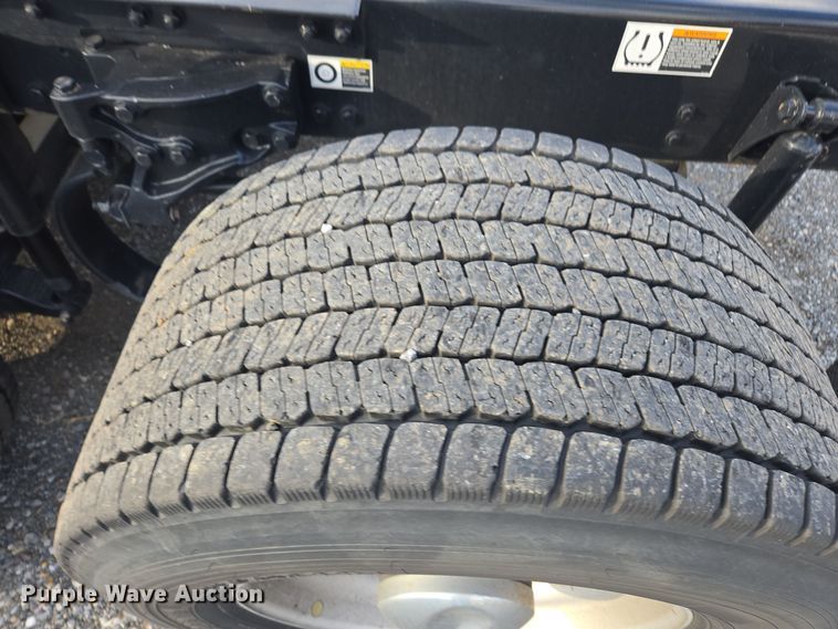 image for item EI4125 2021 Kenworth T680 semi truck