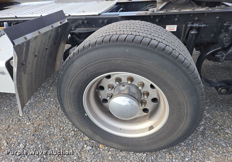 image for item EI4125 2021 Kenworth T680 semi truck