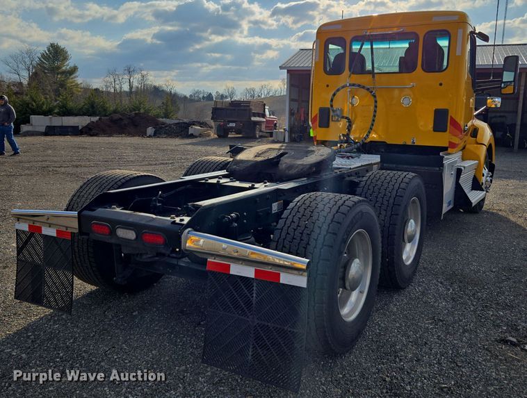 image for item EI4126 2021 Kenworth T680 semi truck