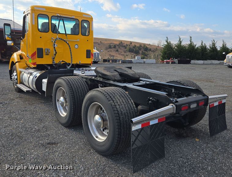 image for item EI4126 2021 Kenworth T680 semi truck