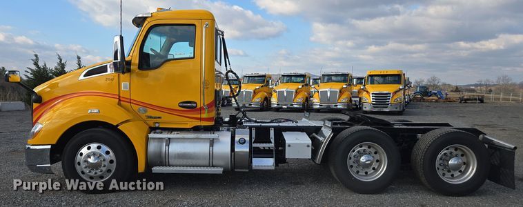 image for item EI4126 2021 Kenworth T680 semi truck