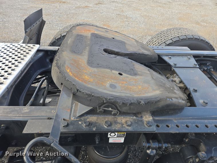 image for item EI4126 2021 Kenworth T680 semi truck