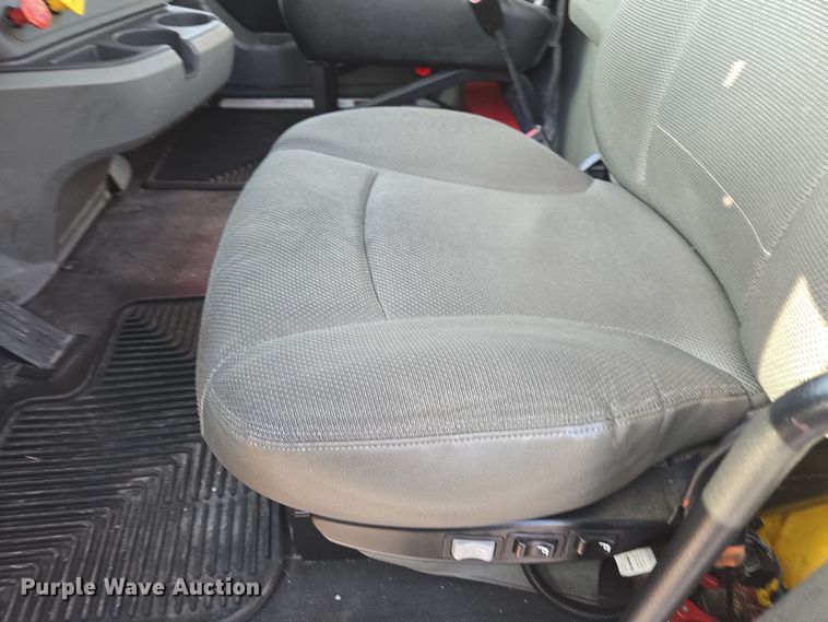 image for item EI4126 2021 Kenworth T680 semi truck