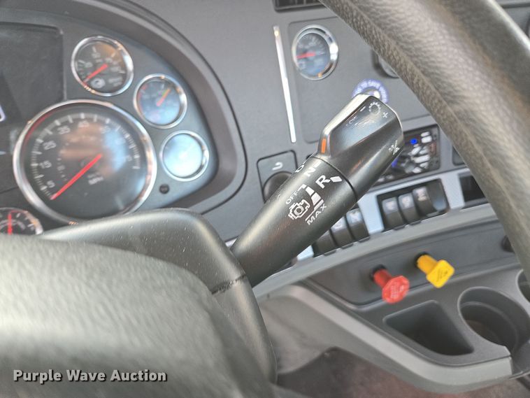 image for item EI4126 2021 Kenworth T680 semi truck