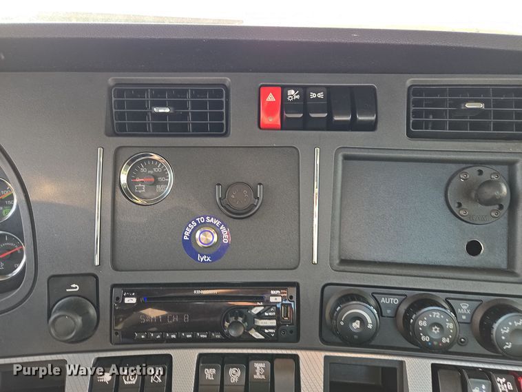 image for item EI4126 2021 Kenworth T680 semi truck