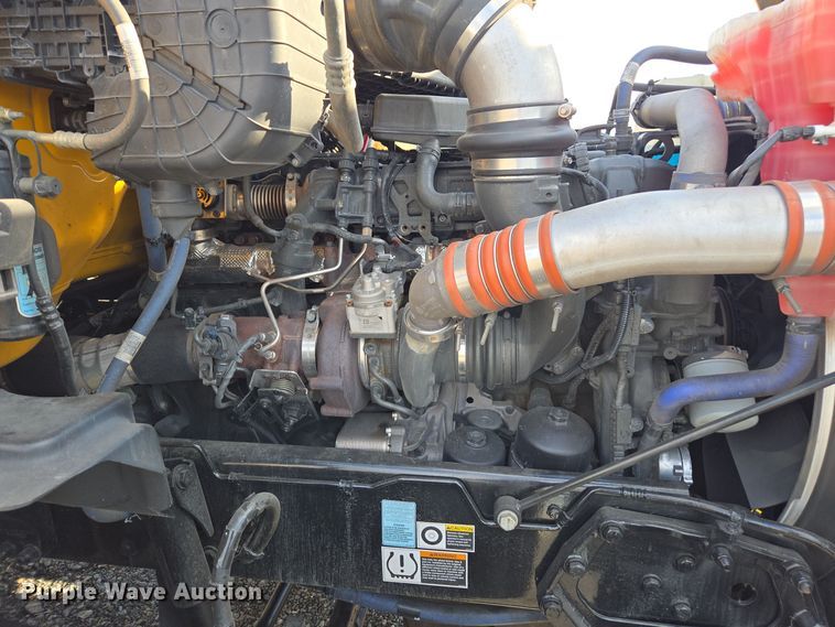 image for item EI4126 2021 Kenworth T680 semi truck