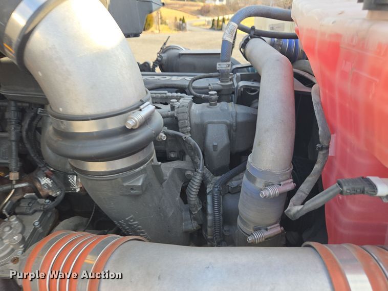 image for item EI4126 2021 Kenworth T680 semi truck