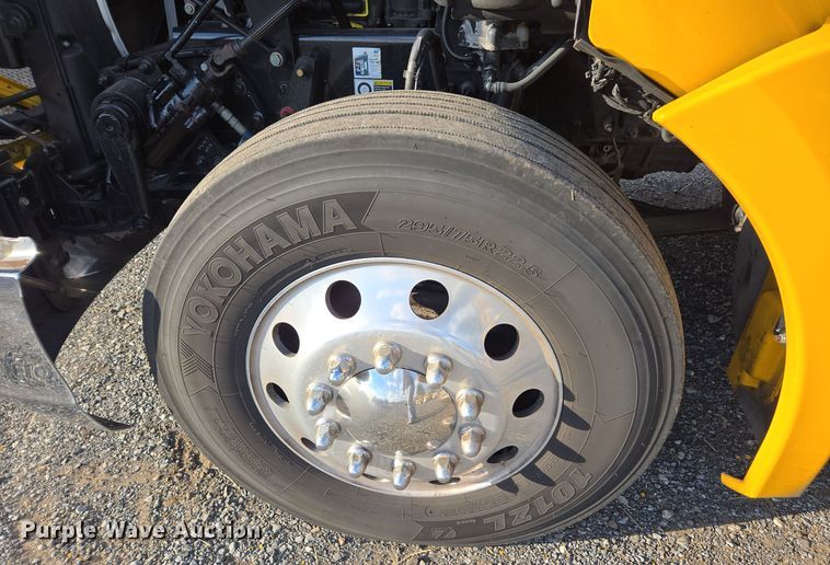 image for item EI4126 2021 Kenworth T680 semi truck