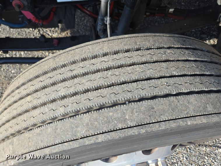 image for item EI4126 2021 Kenworth T680 semi truck