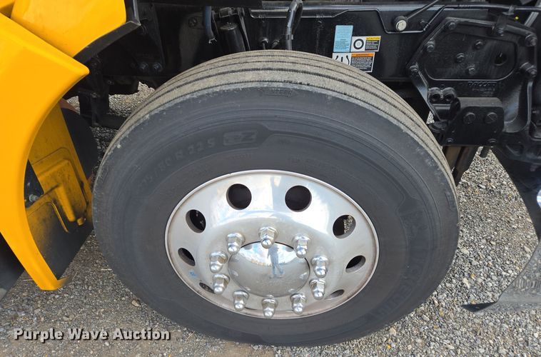 image for item EI4126 2021 Kenworth T680 semi truck