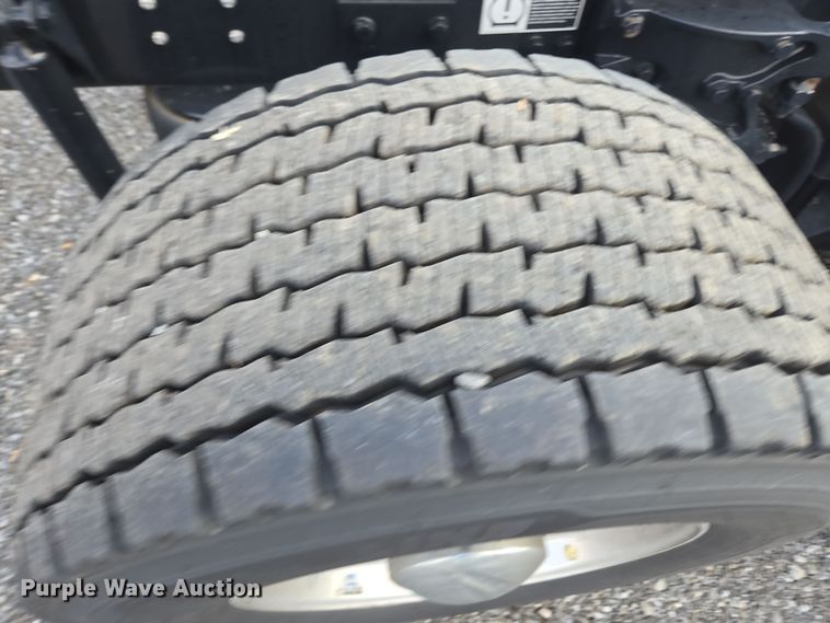 image for item EI4126 2021 Kenworth T680 semi truck